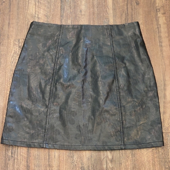 Shinestar Black Perforated Faux Leather Mini Skirt With Full Zipper Size S - Picture 6 of 10